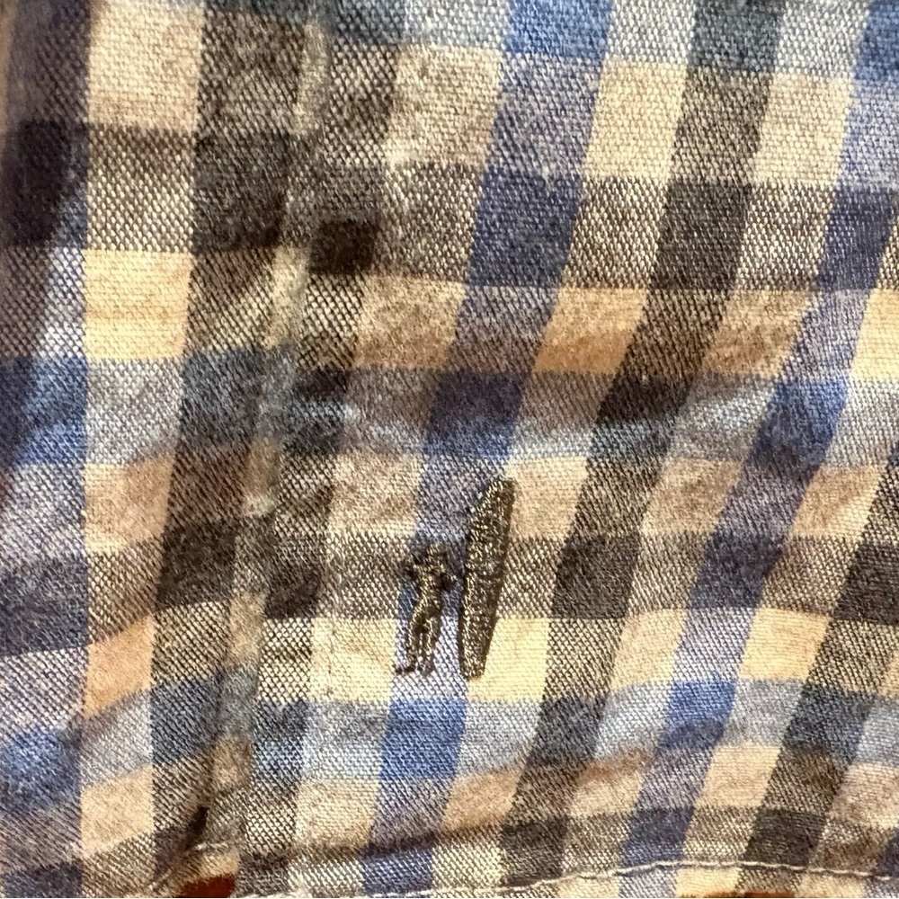 johnnie-O “Hangin out” Casual Button Down Shirt. Blue plaid‎ w/logo - Picture 4 of 7